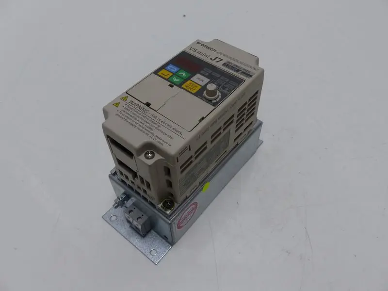 Produktfoto 1 von Omron CIMR-J7AZB0P2 VS mini J7 + 3G3MV-PFI1010-D TESTED TOP ZUSTAND
