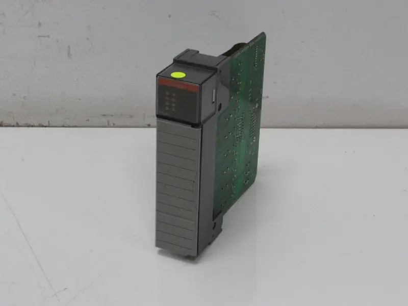 Produktfoto 1 von Allen Bradley 1746-0W8 1746-OW8 SER.A SL500 OUTPUT MODULE  TOP ZUSTAND