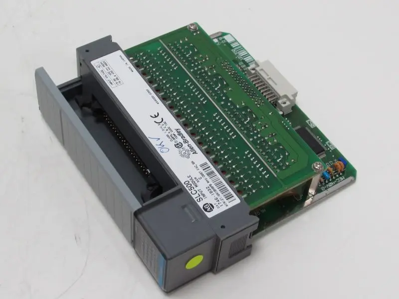 Produktfoto 1 von Allen Bradley SLC500 1746-IB32 Input Module SER. C TOP ZUSTAND