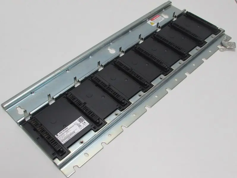 Produktfoto 1 von Allen Bradley Bulletin 2904 7 Axis Slim Power Rail 2094-PRS7 Ser. A TOP ZUSTAND