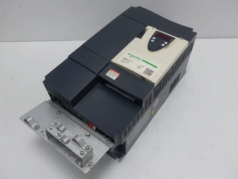 Produktfoto 1 von Schneider Telemecanique Altivar 71 ATV71HD18N4Z 18,5kW 400V TOP ZUSTAND TESTED
