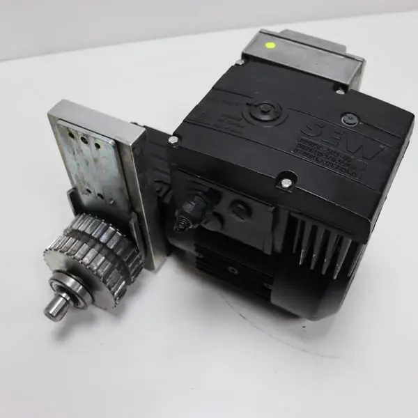 Produktfoto 1 von SEW Eurodrive WA20 DT71D4/MM05/MFP/BW1 Servomotor TOP ZUSTAND