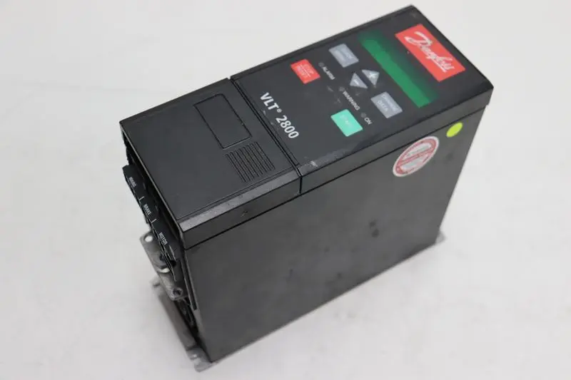 Produktfoto 1 von Danfoss VLT2807 VLT2807PT4B20STR5DBF10A00C0 P/N: 178B3618 TESTED TOP ZUSTAND