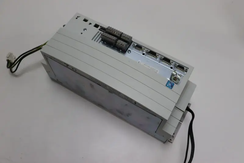 Produktfoto 1 von Lenze Vector 9300 EVS9326-KHV531 33.9326HK.2K.22.V531 KUKA 00-103-117