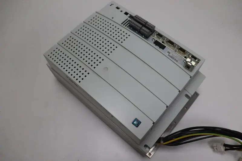 Produktfoto 1 von Lenze Servo Drive EVS9328-KHV531 33.9328HK.20.22.V531 KUKA 00-103-118