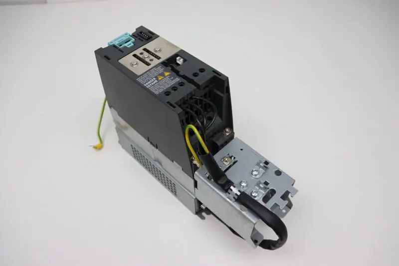 Produktfoto 1 von Siemens Sinamics 340 6SL3210-1SE11-3UA0 400V 1.6A Ver.B01 +Drossel Choke TESTED