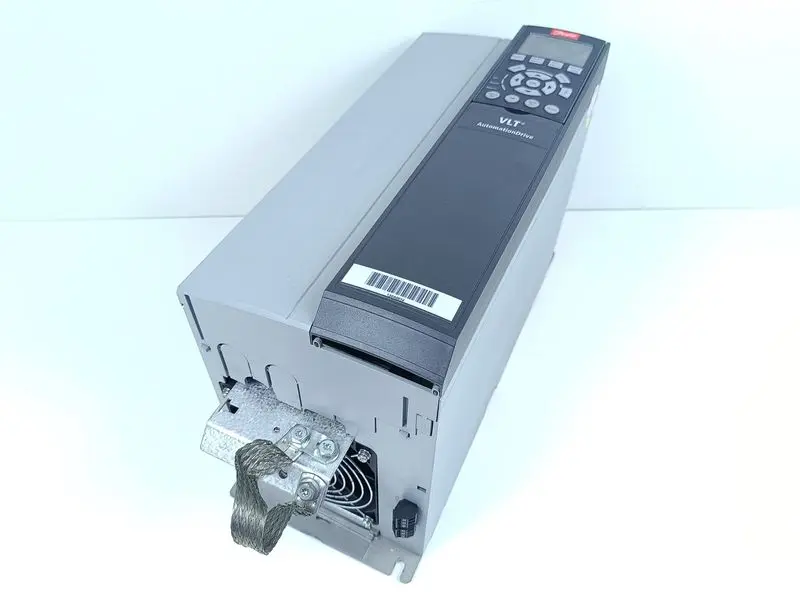 Produktfoto 1 von Danfoss FC-102P11KT4E20H1XGCXXXSXXXXA0BXCXXXXDX 131G7441 11kw 400V TESTED TOP