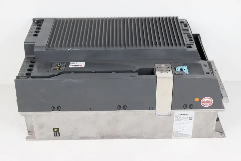 Produktfoto 1 von Siemens SINAMICS PM240-2 6SL3210-1PE28-8AL0 45KW 400V Cover is broken TESTED