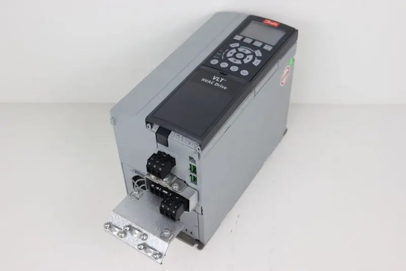 Produktfoto 1 von Danfoss VLT HVAC FC-102P5K5T4E20H1 5,5 kW 400V 131B4220 TESTED & NEUWERTIG