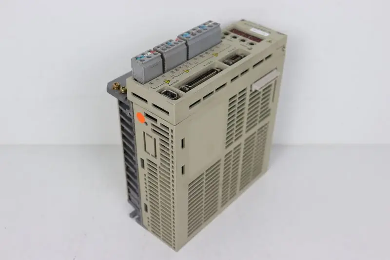 Produktfoto 1 von Omron SGDH-08AE-S SERVOPACK Ver. 0F214-0 230V 0,8kw TOP