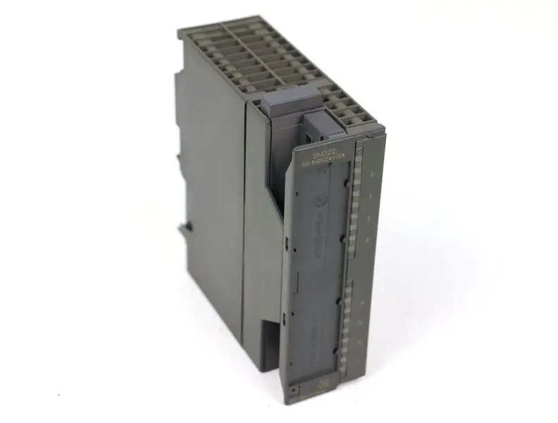 Produktfoto 1 von Siemens S7 300 6ES7 322-1BF01-0AA0 SM322 6ES7322-1BF01-0AA0 E.St: 02