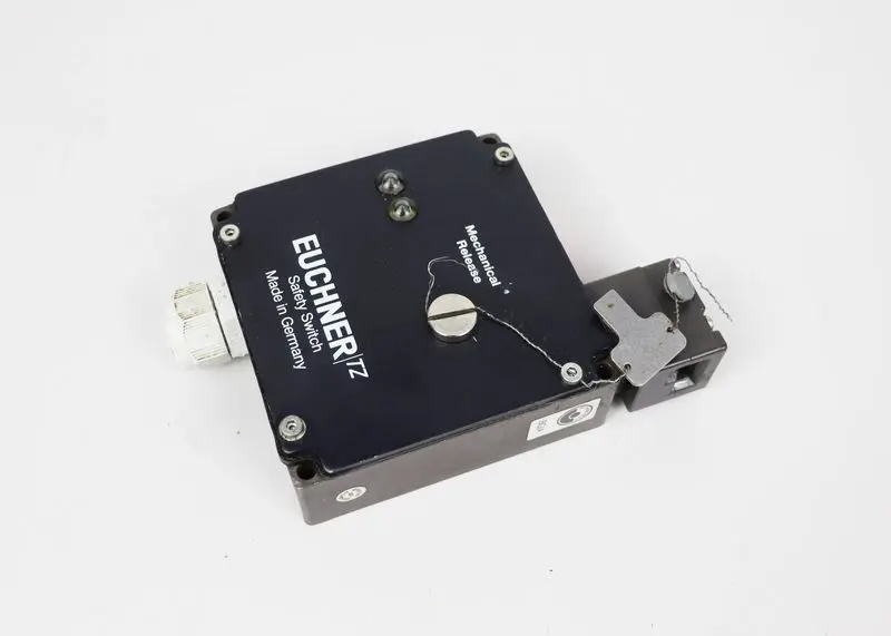 Produktfoto 1 von Euchner Safety Switch Sicherheitsschalter TZ2RE024MVAB 24V AC/DC TOP ZUSTAND