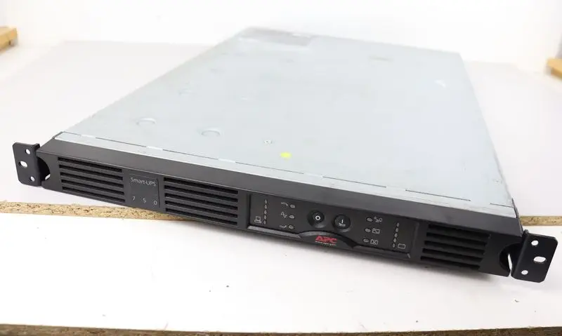 Produktfoto 1 von APC SUA750RMI1U AS1244241685 Top Zustand