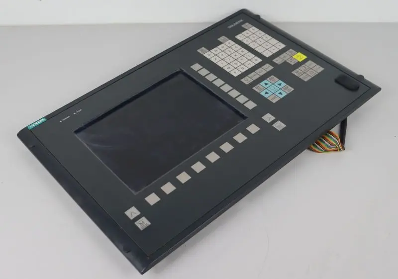 Produktfoto 1 von Siemens Simumerik Operator Panelfront OP 010 6FC5203-0AF00-0AA0 Ver. F TESTED