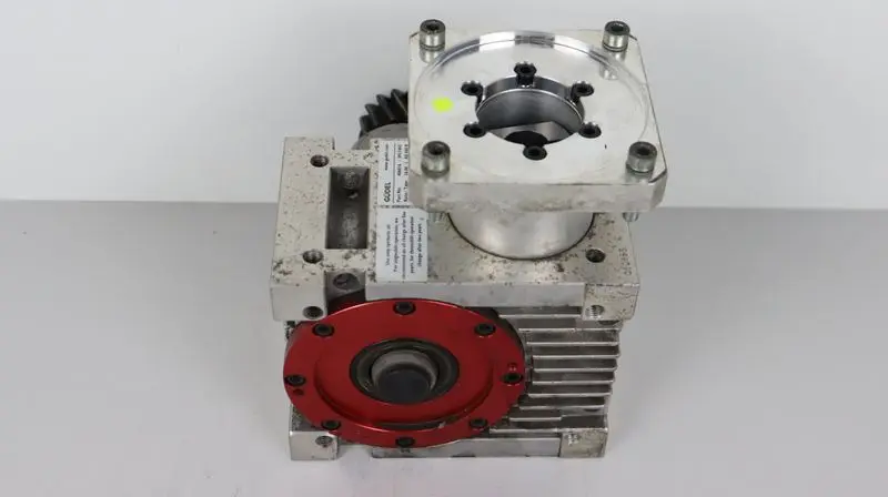 Produktfoto 1 von Güdel Winkel- Getriebe 406016 / 0917442 Ratio 16.00 : I AE 060 R TOP ZUSTAND