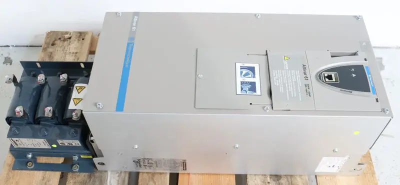 Produktfoto 1 von Schneider Electric Altivar 61 ATV61HD30N4 +Drossel +Keypad 400V 30kw TOP ZUSTAND