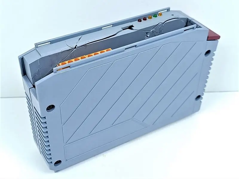 Produktfoto 1 von B&R 3IF260.60-1 Interface Modul IF260 REV. F0  Gehäuse ist gebrochen