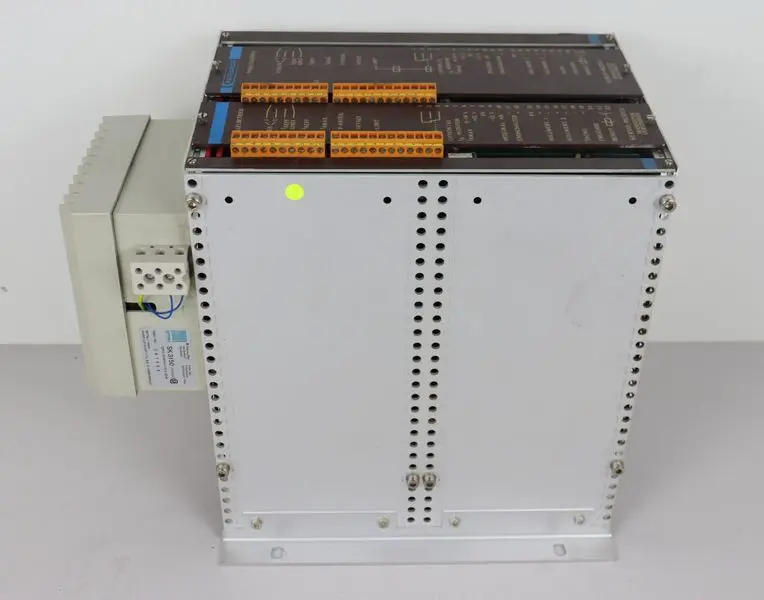 Produktfoto 1 von Infranor Rack + 2X 4Qu-Regler SMVE 2420 + 1X NETZTEIL SMNB 2590 TOP ZUSTAND