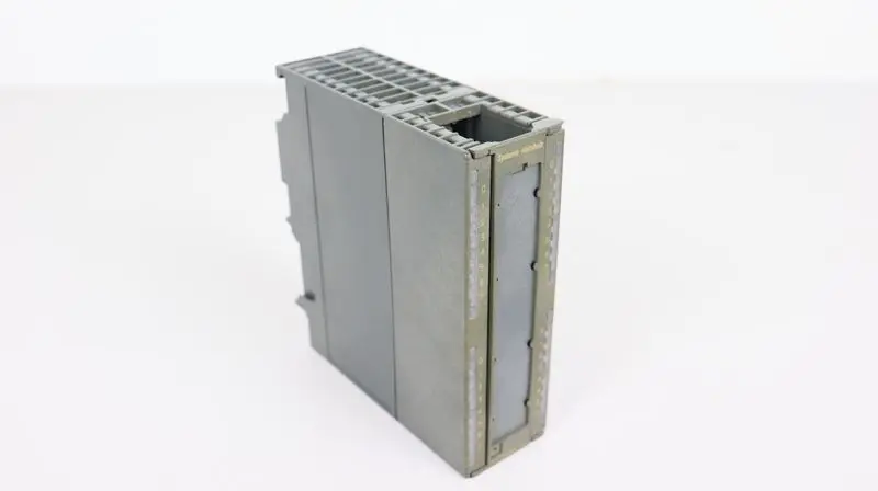Produktfoto 1 von Helmholz 700-322-1BL00 S7-DEA DI 32xDC24V HW:12 TOP ZUSTAND