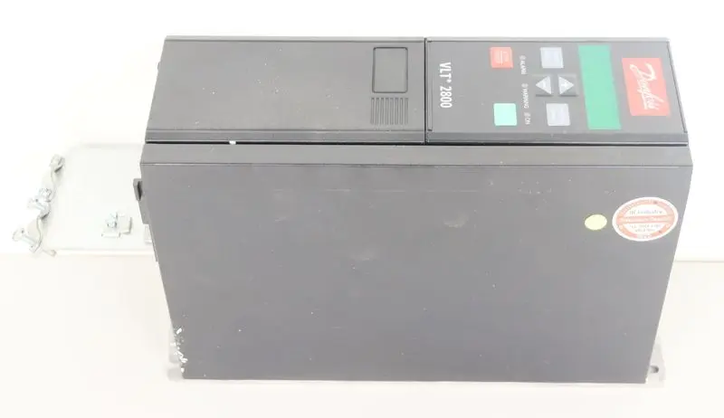 Produktfoto 1 von Danfoss VLT2822PT4B20SBR1DBF00A00C1 P/N: 134G7013 TESTED & UNUSED OVP