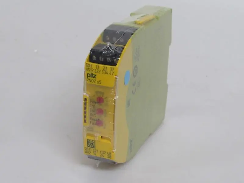 Produktfoto 1 von Pilz PNOZ s5 24VDC 2n/o 2n/o t ID No.: 750105 UNUSED OVP