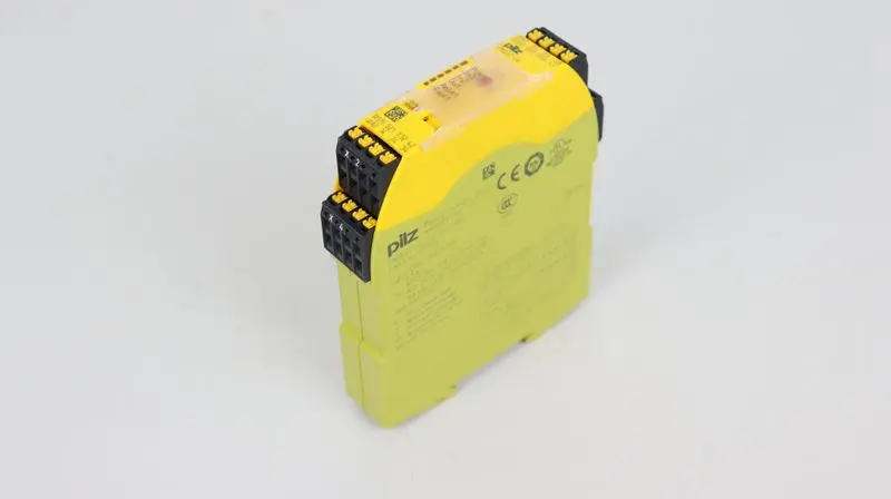Produktfoto 1 von PILZ PNOZ s4 C 24VDC 3n/o 1n/c ID No.: 751104 TESTED TOP ZUSTAND
