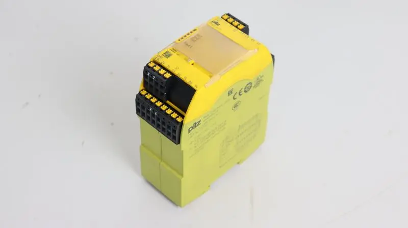 Produktfoto 1 von Pilz PNOZ s11C 24VDC 8n/o 1n/c ID No 751111 TESTED TOP ZUSTAND