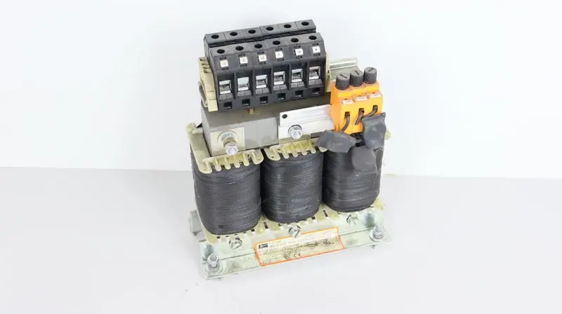 Produktfoto 1 von Block 3-Line Reactor B 0311046 L1.1/L2.1/L3.1 IP00 UL Class 130 TOP ZUSTAND
