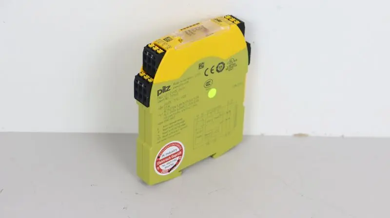 Produktfoto 1 von PILZ PNOZ s3C 24VDC 2n/o ID No: 751103 TESTED TOP ZUSTAND