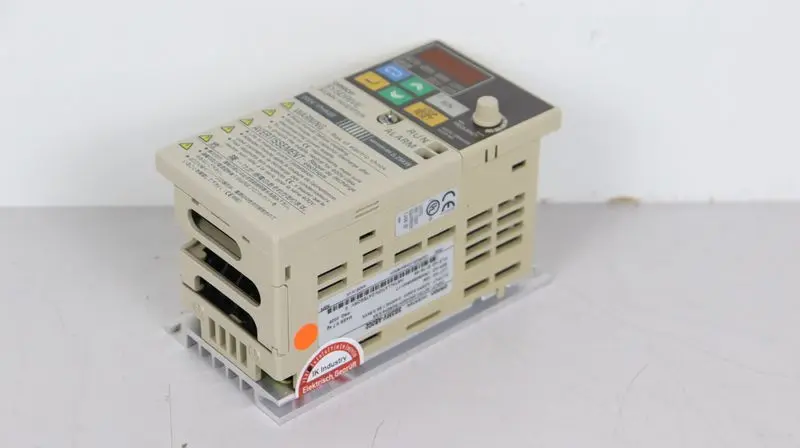 Produktfoto 1 von Omron 3G3MV-AB002 INVERTER 200V 6A 0.6kVA 0,25kw Cover not OK TESTED