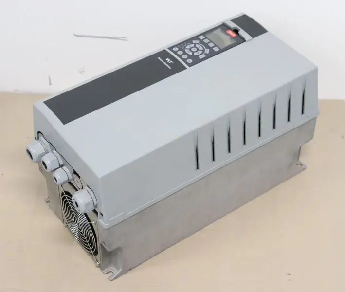 Produktfoto 1 von Danfoss VLT FC-302P15KT5E21H1 131B3177 15kw 400V + LCP 102 TESTED & TOP ZUSTAND