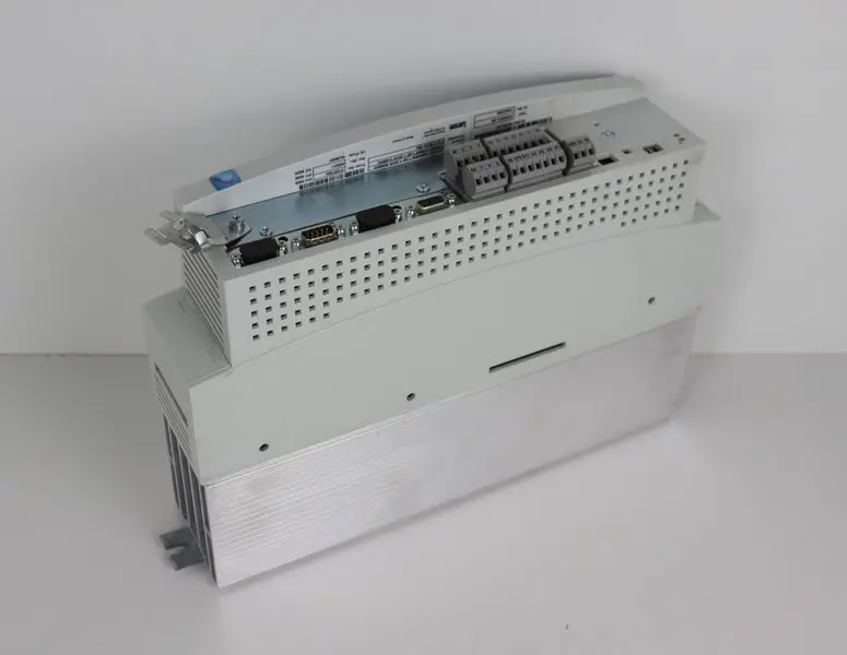 Produktfoto 1 von Lenze EVS9321-ES 33.9321SE.8G.91. ID-No. 13462366 TESTED & NEUWERTIG