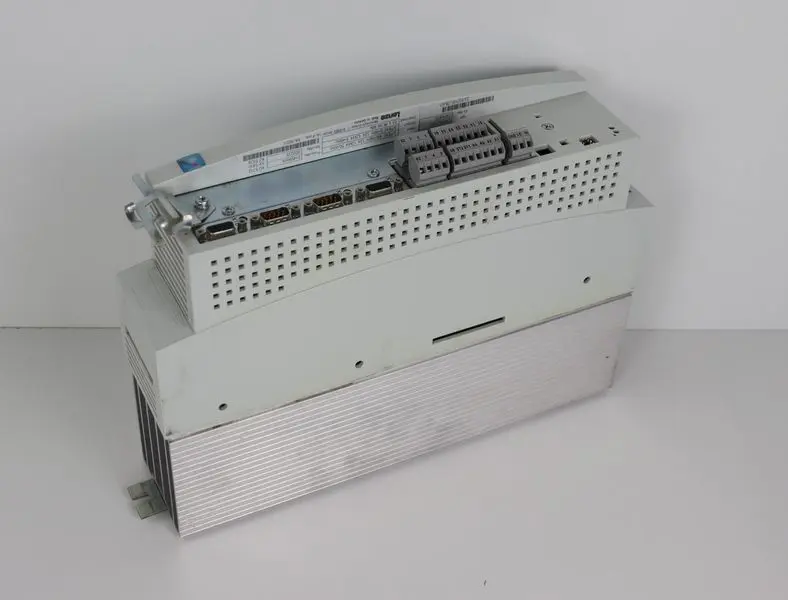Produktfoto 1 von Lenze EVS9321-ES Frequenzumrichter ID-No. 13015871 33.9321SE.7B.62 TESTED & TOP ZUSTAND