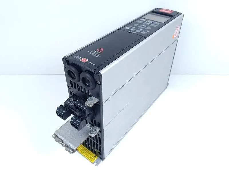 Produktfoto 1 von Danfoss VLT5003PT5B20STR3DLF00A00C0 175Z0046 + IP-65 175Z0401 TESTED