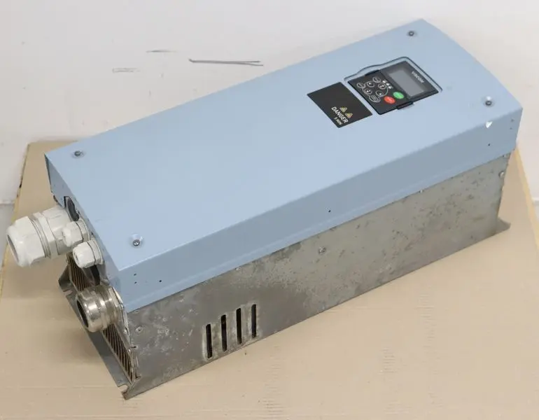 Produktfoto 1 von Vacon Frequenzumrichter NXS01055A2H1SSSA1A3000000 87/105A 400V TESTED