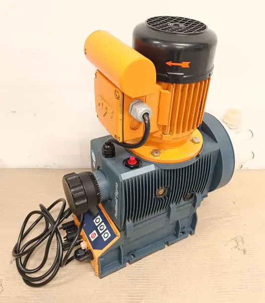 Produktfoto 1 von ProMinent ABF63/ 4C-7R Motor + SICAHM12130PVT2020A010 TOP ZUSTAND