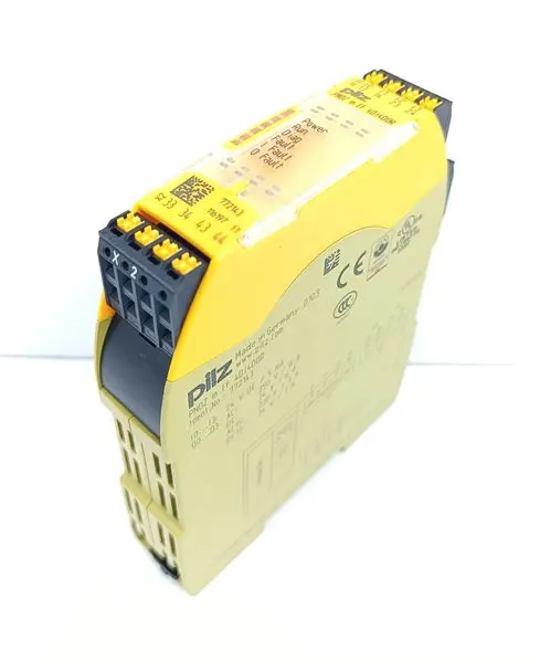 PILZ PNOZ m EF 4DI4DOR Ident.No.: 772143 Erweiterungsmodiul Ver. 1.1 TOP ZUSTAND