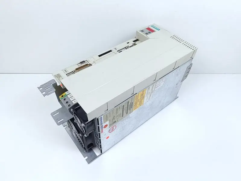 Produktfoto 1 von Siemens AC/AC Drive 6SE7022-7EP50-Z Z= C33+G91 E-Stand D 6SE7022-7EP50 TESTED