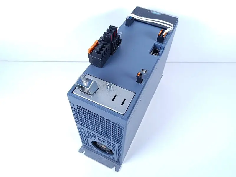 Produktfoto 1 von Siemens Sinamics S210 Servo Drive 6SL3210-5HE15-0UF0 FS: 03 TESTED & NEUWERTIG