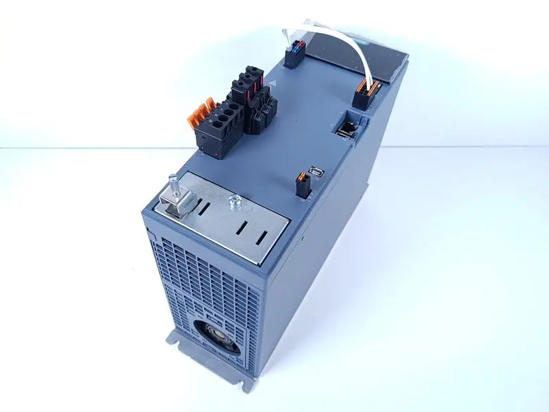 Produktfoto 1 von Siemens Sinamics S210 Servo Drive 6SL3210-5HE13-5UF0 FS: 03 TESTED & NEUWERTIG