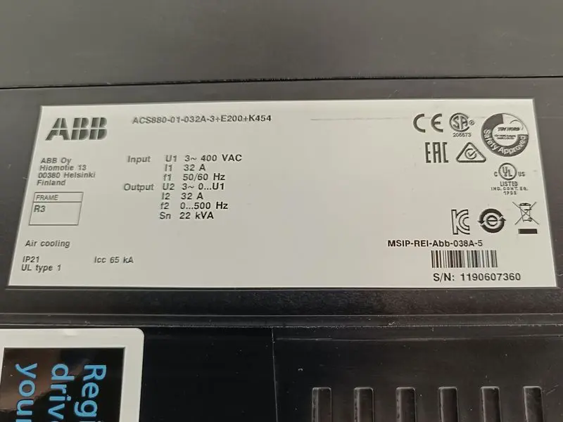 Produktfoto 1 von ABB ACS880-01-032A-3+E200+K454 ACS880-01-032A-3 32A TESTED & NEUWERTIG