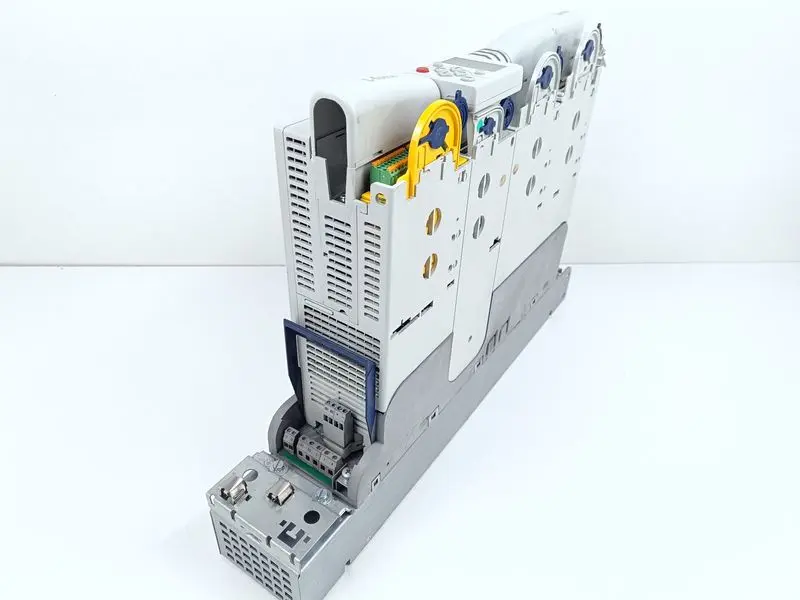 Produktfoto 1 von Lenze E94ASHE0044 + E94ASHE0044E34NNPM + E94AZMS0094 + EZAEBK1001 TESTED & TOP