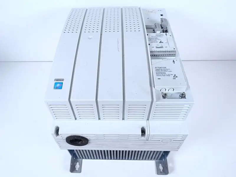 Produktfoto 1 von Lenze 8200 E82EV153_4B201 E82EV153K4B201 - 3B30 15kw 400V TESTED & TOP ZUSTAND