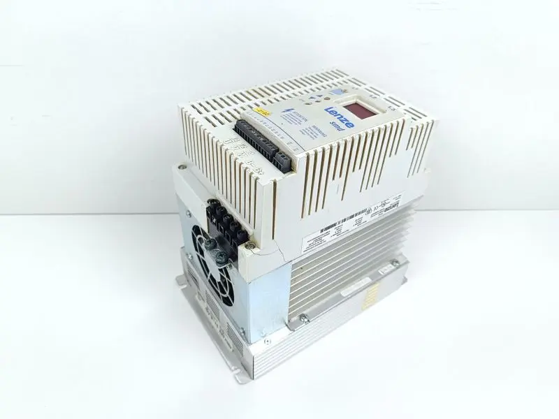 Produktfoto 1 von Lenze ESMD113L4TXA ID.No: 00464677 + ESMD1134TMF ID.No: 00464690 Cover not ok
