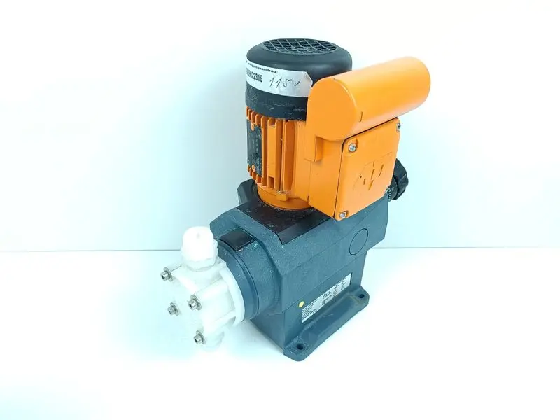 Produktfoto 1 von ProMinent Vario Dosierpumpe VAMC07026PVT070N00 TOP ZUSTAND & OVP