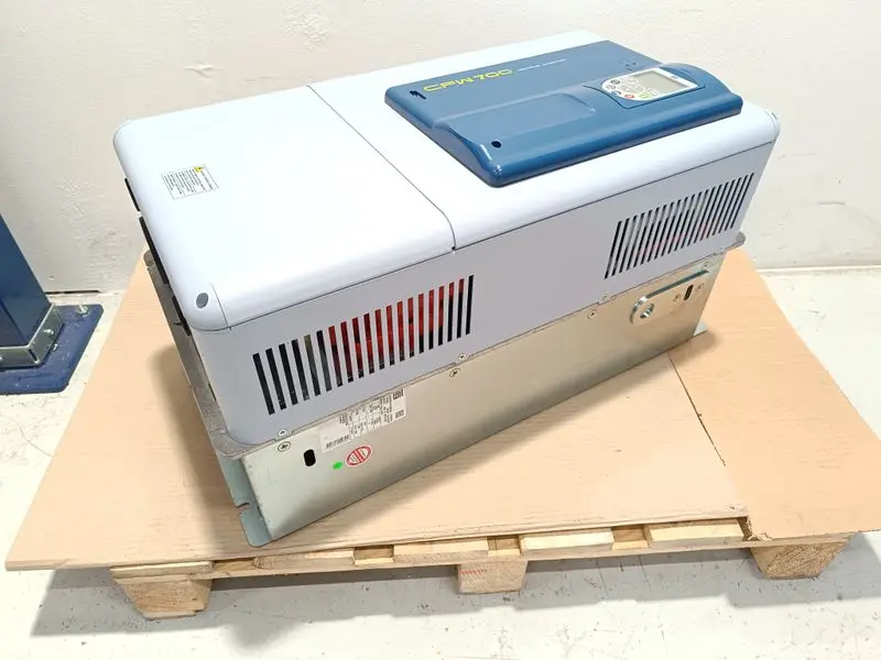 Produktfoto 1 von WEG CFW700E0142T4NB20C3 Frequenzumrichter 75kw 400V 142A TESTED & NEUWERTIG