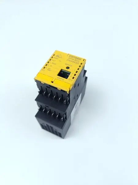 Produktfoto 1 von EUCHNER Safety Monitor SFM-B02 ID.-Nr.: 087891 OHNE STECKER TOP ZUSTAND