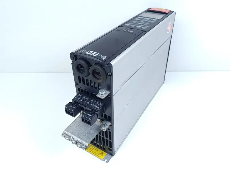 Produktfoto 1 von Danfoss VLT5002PT5B20STR3D0F10A00C0 175Z0536 + IP-65 175Z0401 TESTED