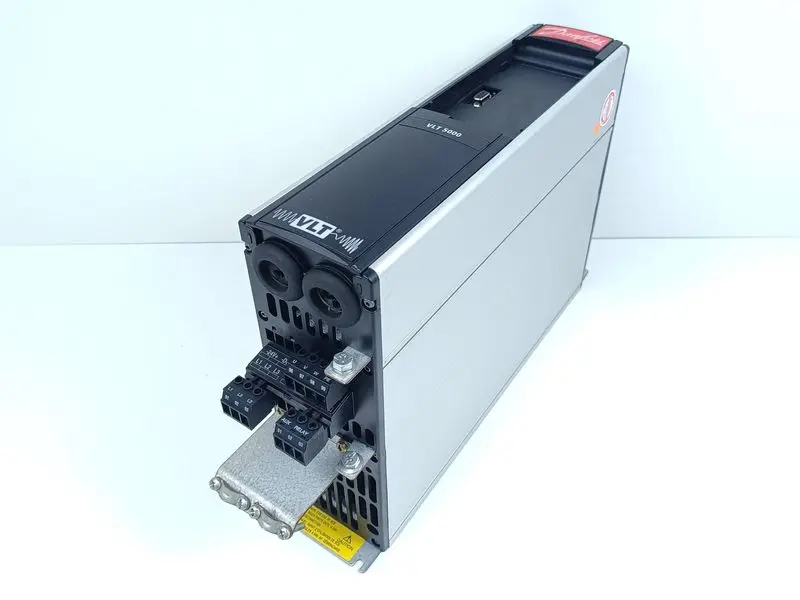 Produktfoto 1 von Danfoss VLT5001PT5B20STR3D0F10A00C0 175Z0530 TESTED