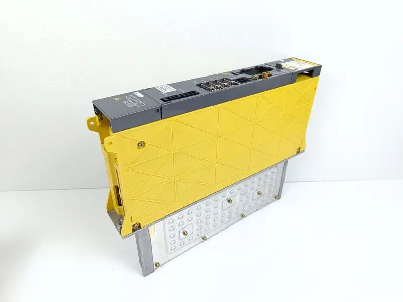 FANUC SERVO AMPLIFIER MODULE A06B-6096-H105#H TOP ZUSTAND